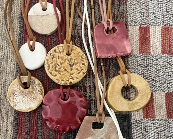 colgantes-y-joyería-cerámica